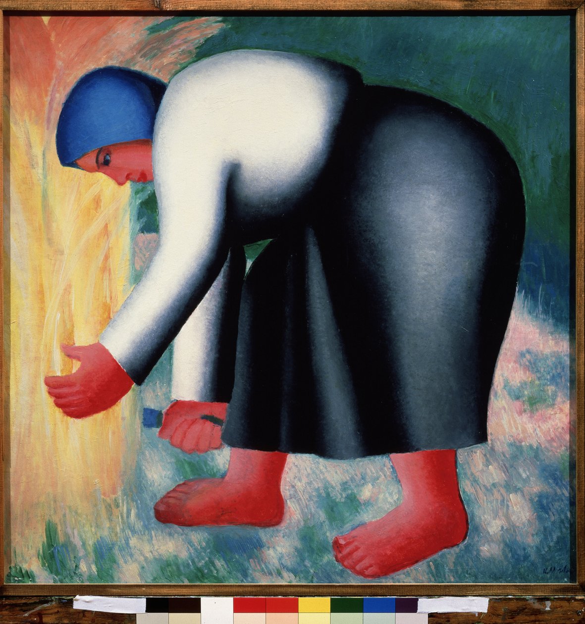 En skördare. Porträtt av en böjd barfota bondkvinna som skördar spannmål. Målning av Kasimir Severinovich Malevitch (Malevich, Malevic) (1878-1935), olja på trä av Kazimir Severinovich Malevich