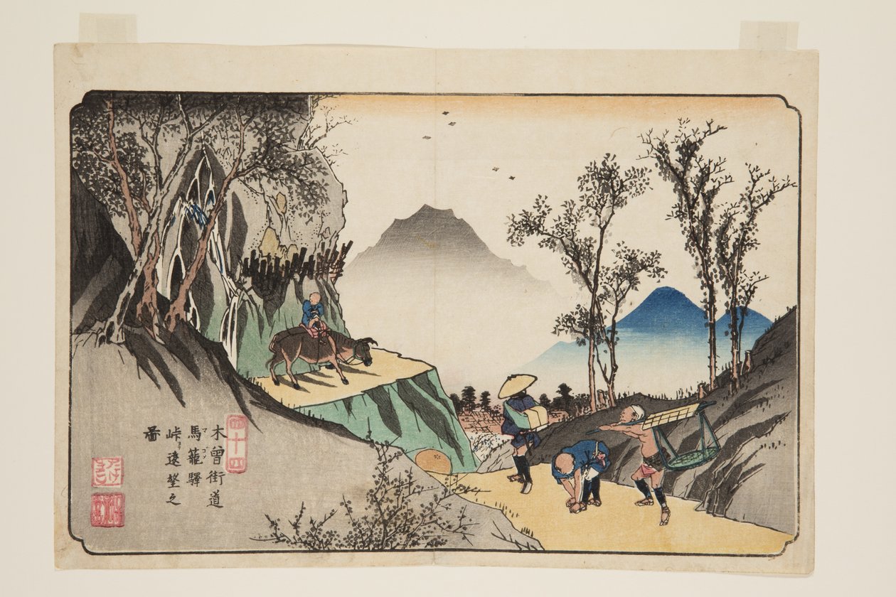 Nr. 44, Magome Station: Avlägsen utsikt från passet (Magome eki, t?ge yori enb? no zu) (träblock i färg) av Keisai Eisen