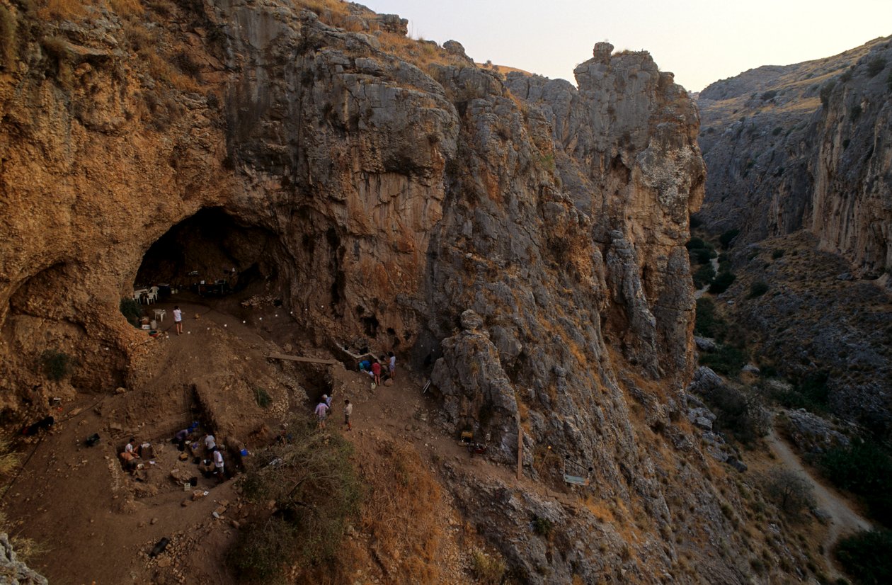 Amud-grottan, utgrävningsplats för neandertalare, Israel, 2008 (foto) av Kenneth Garrett