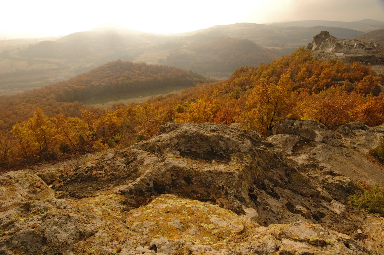 Bulgarisk guldrushhistoria, mm7384, Tatul Site, Kardjali Province, Orpheus hem, 2006 (foto) av Kenneth Garrett