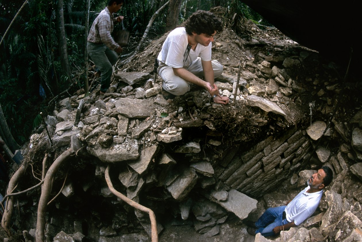 Cancuen, Guatemala, Arthur Demarest, Rudy Larios, Maya, palats, klassisk period, Peten, 2004 (foto) av Kenneth Garrett
