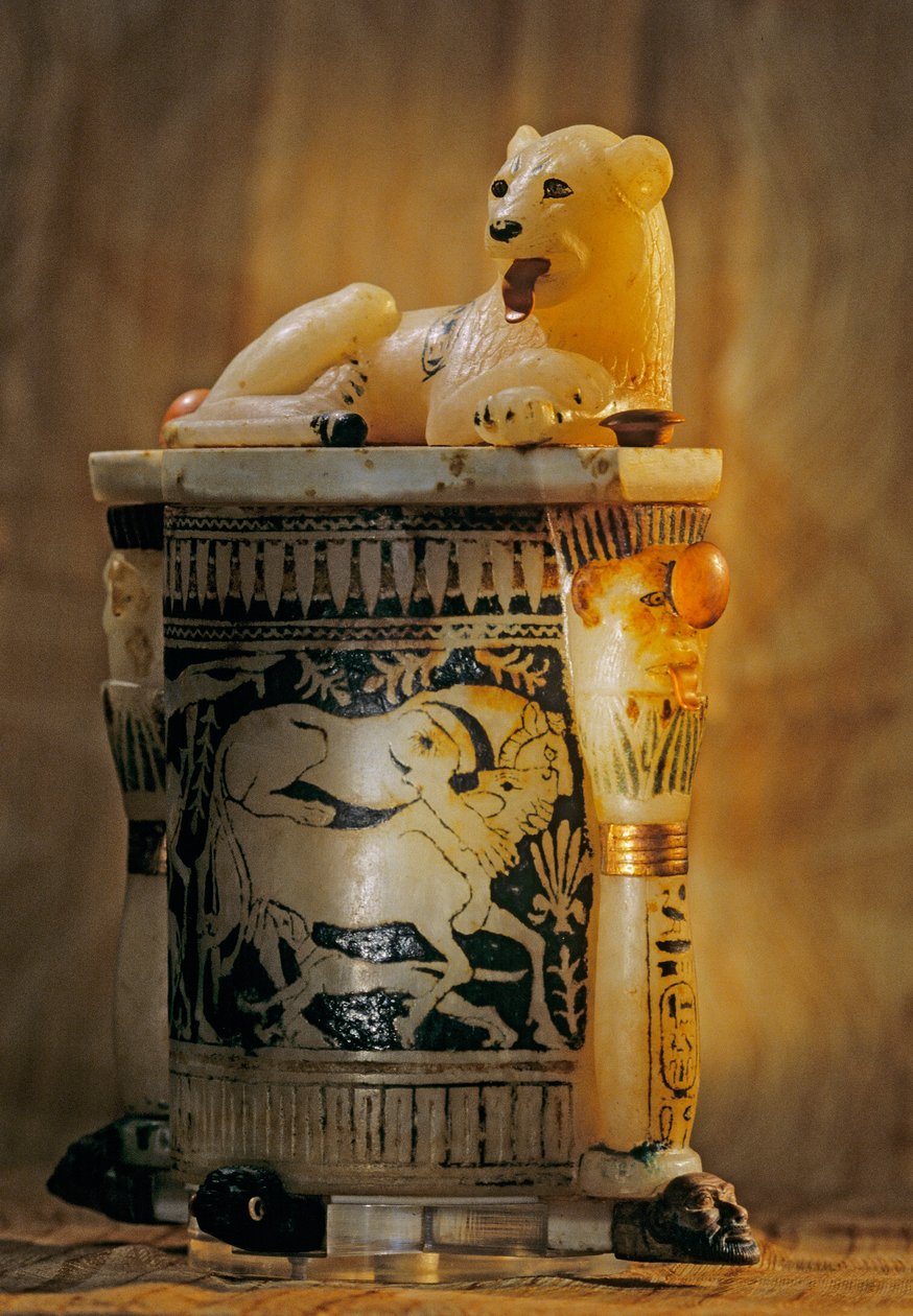 Kosmetikburk med lejon på locket, 2009 (foto) av Kenneth Garrett