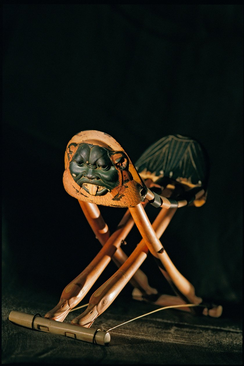 Fällbart huvudstöd i elfenben av kung Tutankhamun, Nya riket, 2002 (foto) av Kenneth Garrett