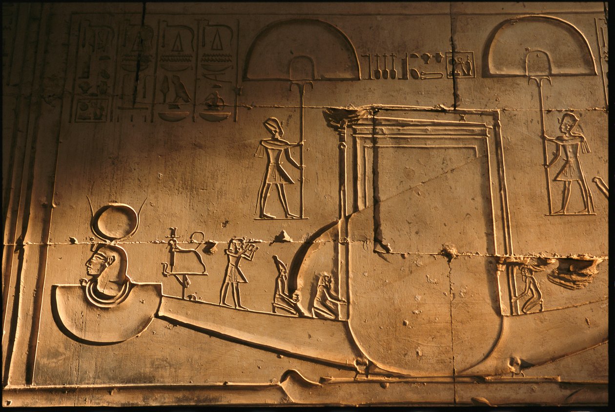 Relief av bark från Seti I:s tempel, Abydos, Egypten, 2005 (foto) av Kenneth Garrett