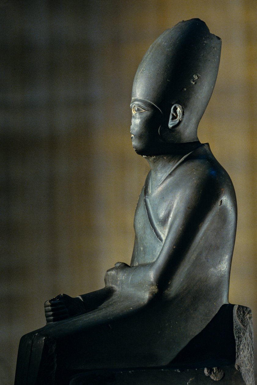 Staty av Khasekhem, Hierakonpolis, 2:a faraodynastin, Egypten, 2005 (foto) av Kenneth Garrett