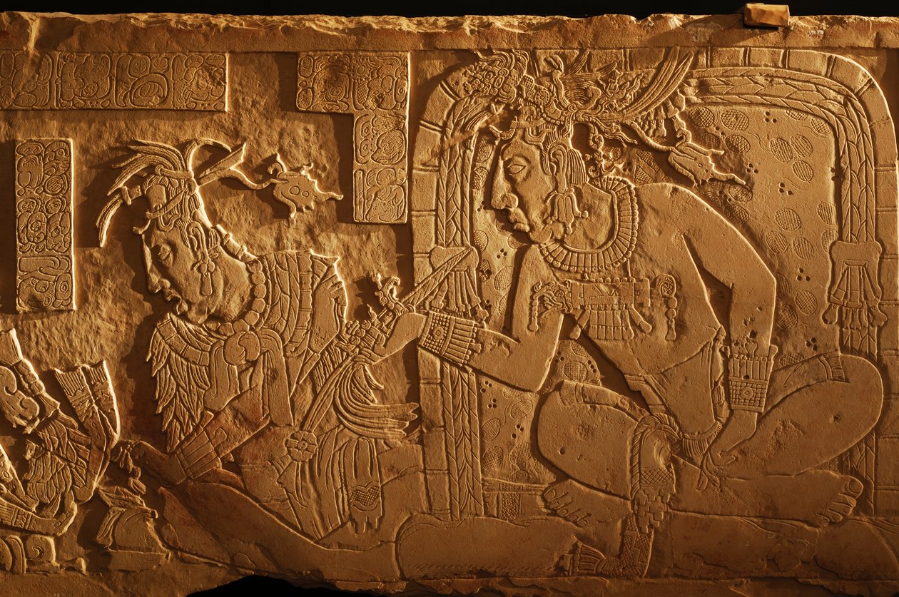 Tempel 21, tronbänk, snidning av kung Akhal Mo Nab, Palenque, Mexiko, 2005 (foto) av Kenneth Garrett