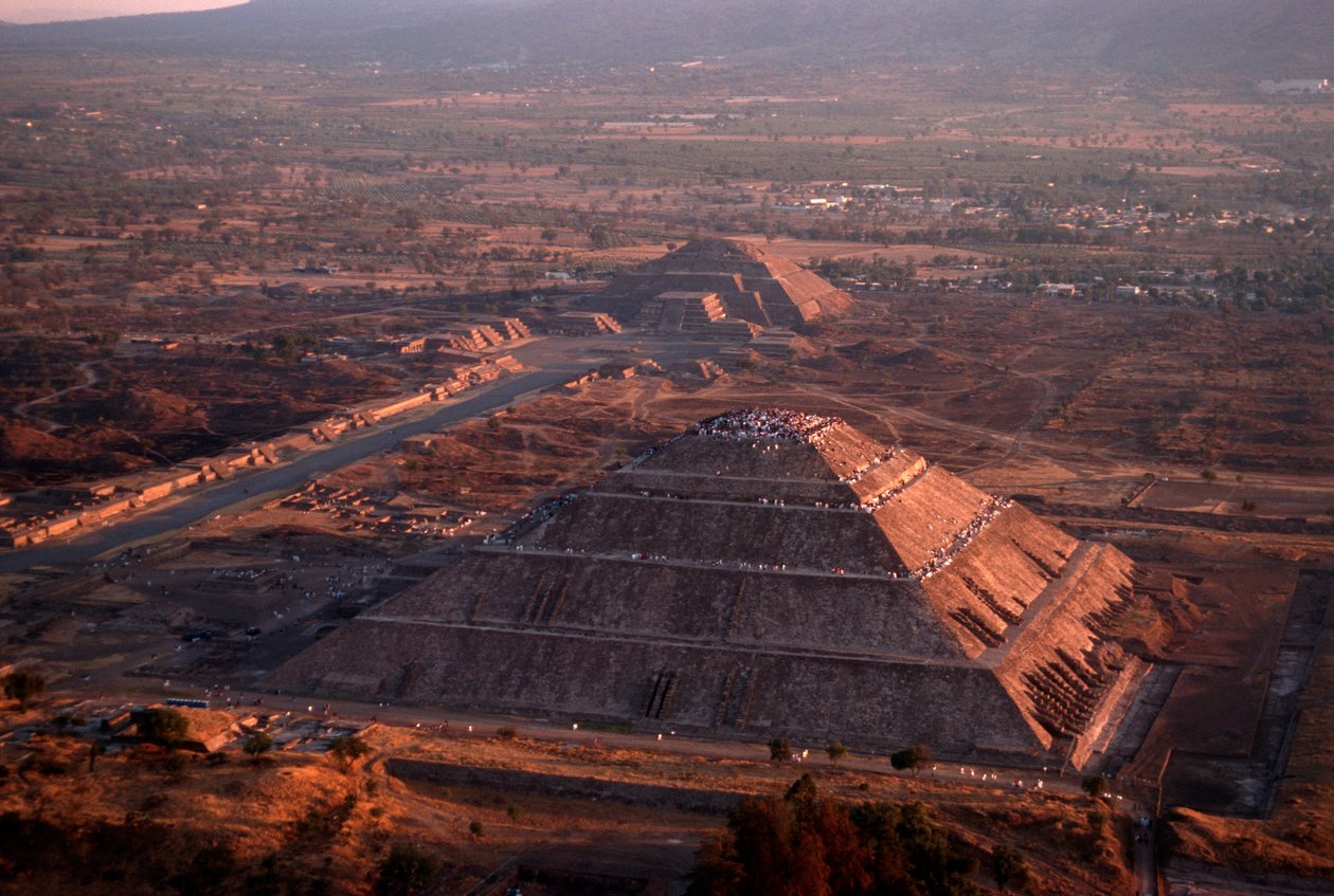 Teotihuacan; Månpyramiden; Pyramider; Mesoamerika; Mexiko; Forntida kulturer - Th ..., 2005 (foto) av Kenneth Garrett