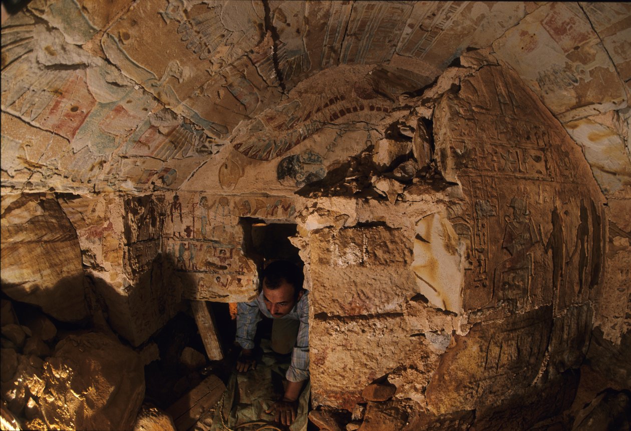 Sheikh Sobys försvunna tompar i Bahariya Oasis, sen period, 2002 (foto) av Kenneth Garrett