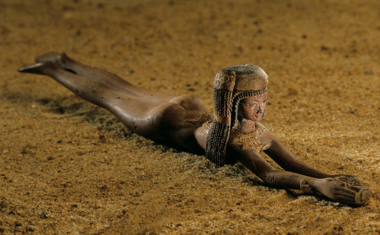 Unguent-sked; Amenhotep III:s regeringstid; trä; guld, 2009 (foto) av Kenneth Garrett