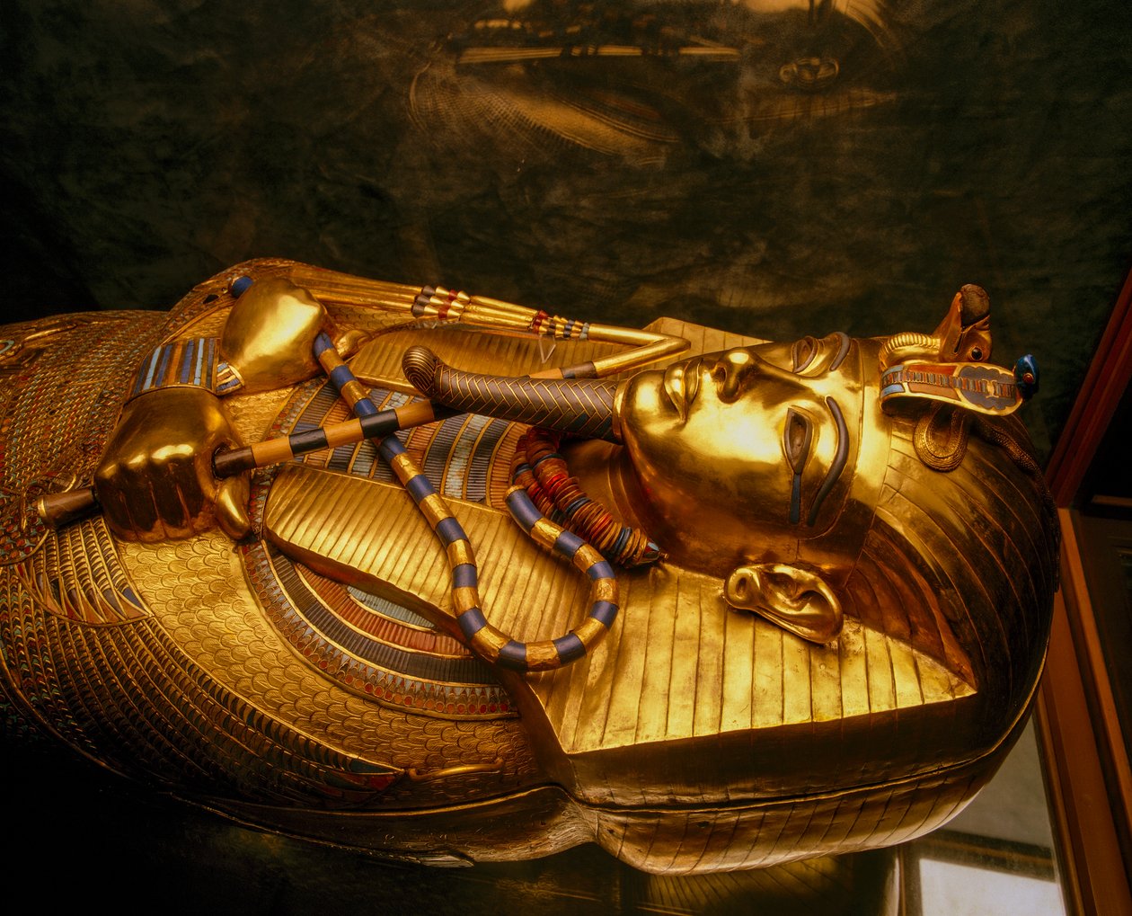 Konungarnas dal, gyllene kistan, Tutankhamun, som höll sin mumie, Egypten, 2009 (foto) av Kenneth Garrett