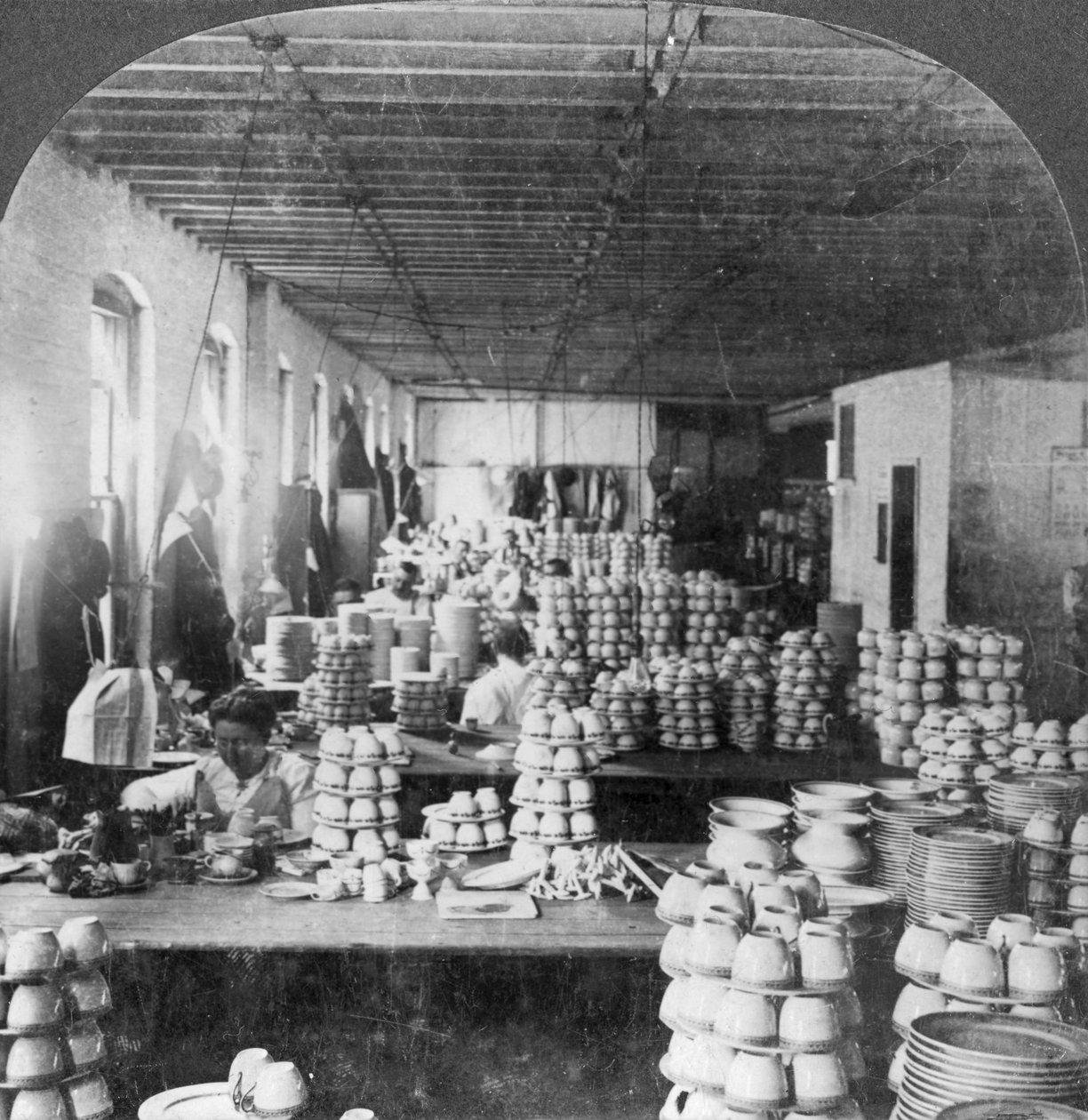 Konstnärer som dekorerar porslinsvaror, Trenton, New Jersey, USA, tidigt 1900-tal av Keystone View Company