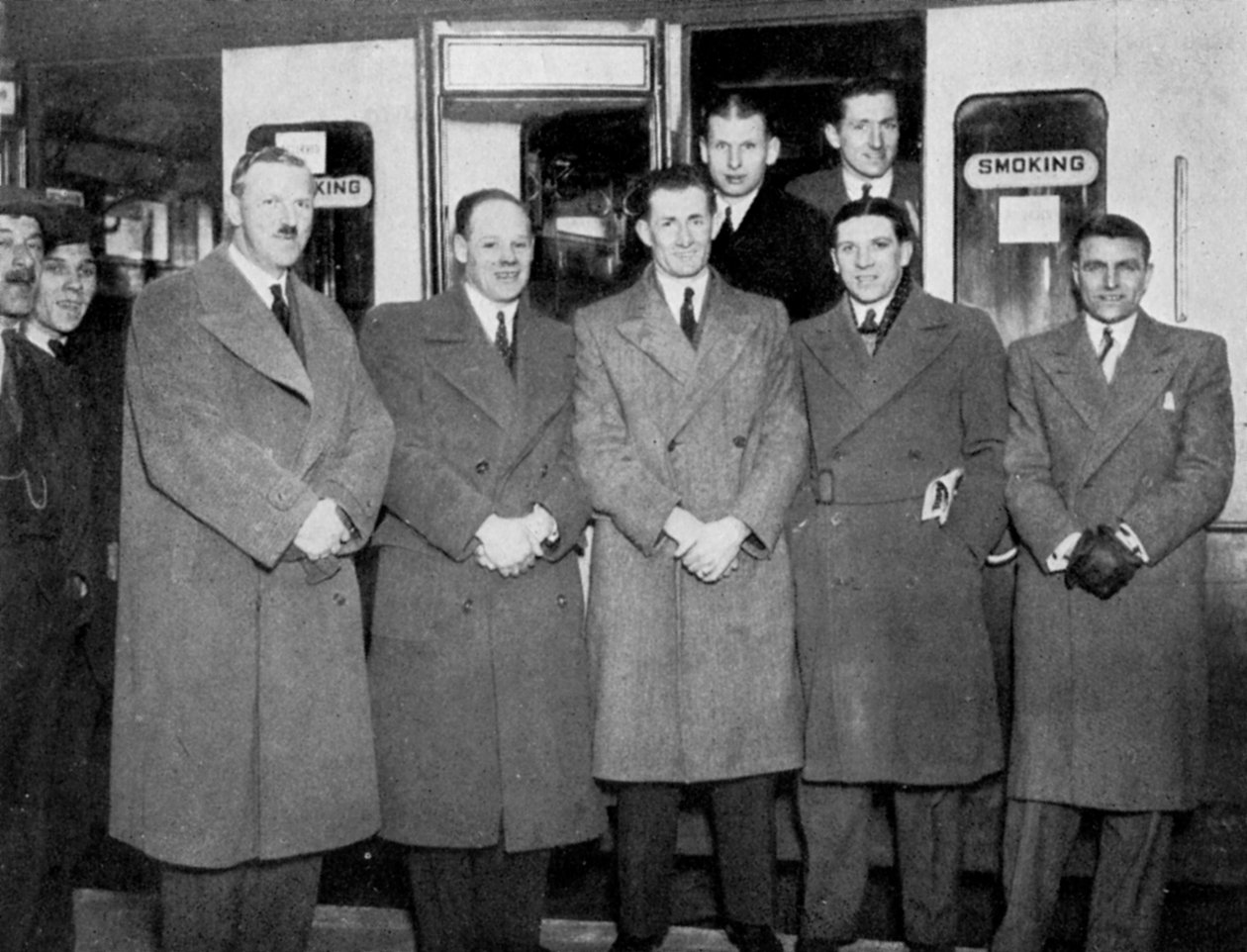 På väg till Wolverhampton för fotbollsmatchen England mot Wales, 1936 av Keystone View Company