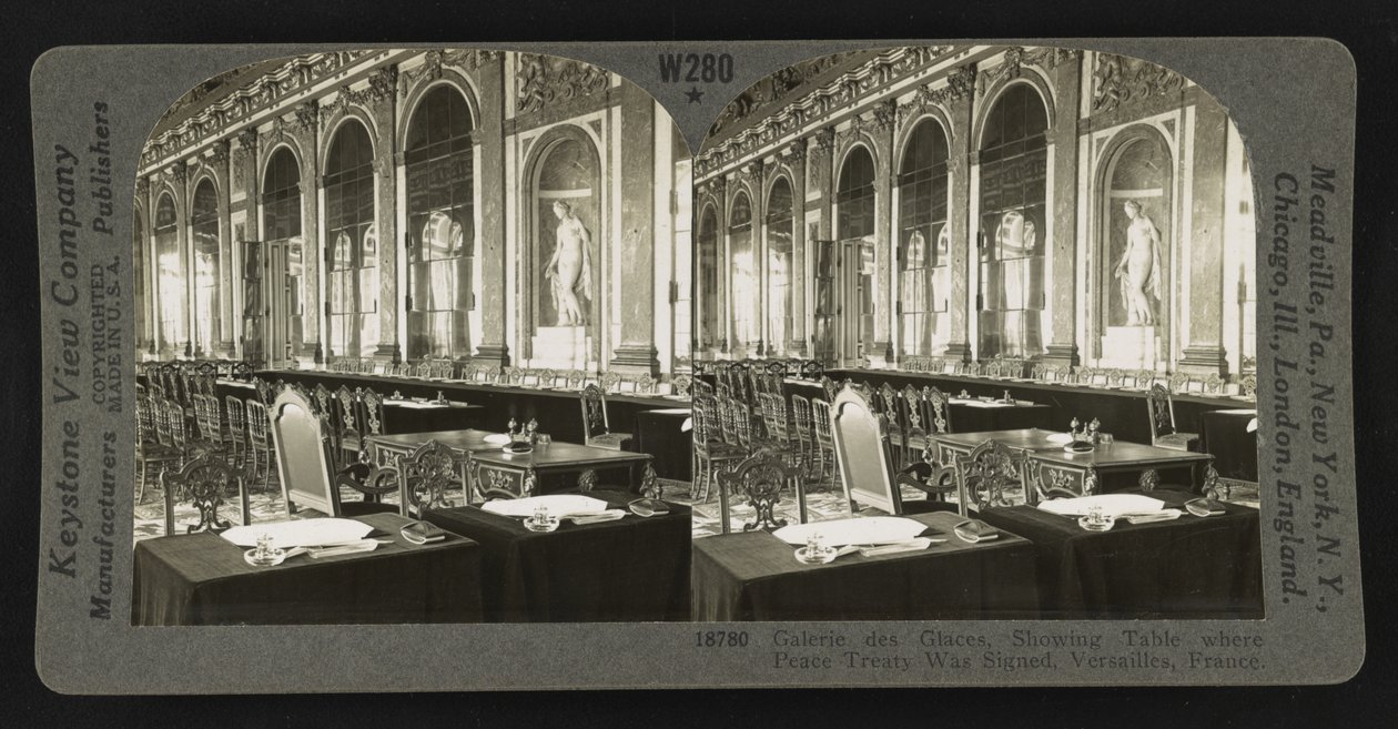 Galerie des Glaces, visar bord där fredsfördraget undertecknades, Versailles av Keystone View Company