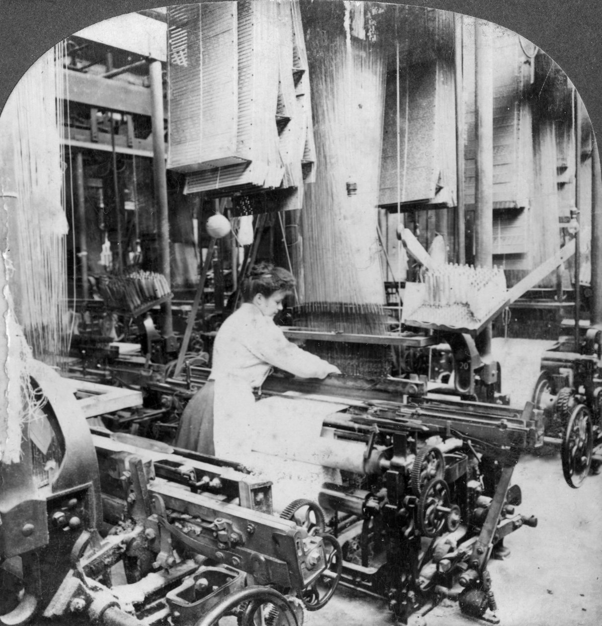 Vävning av linnetyg, Montreal, Kanada, tidigt 1900-tal av Keystone View Company