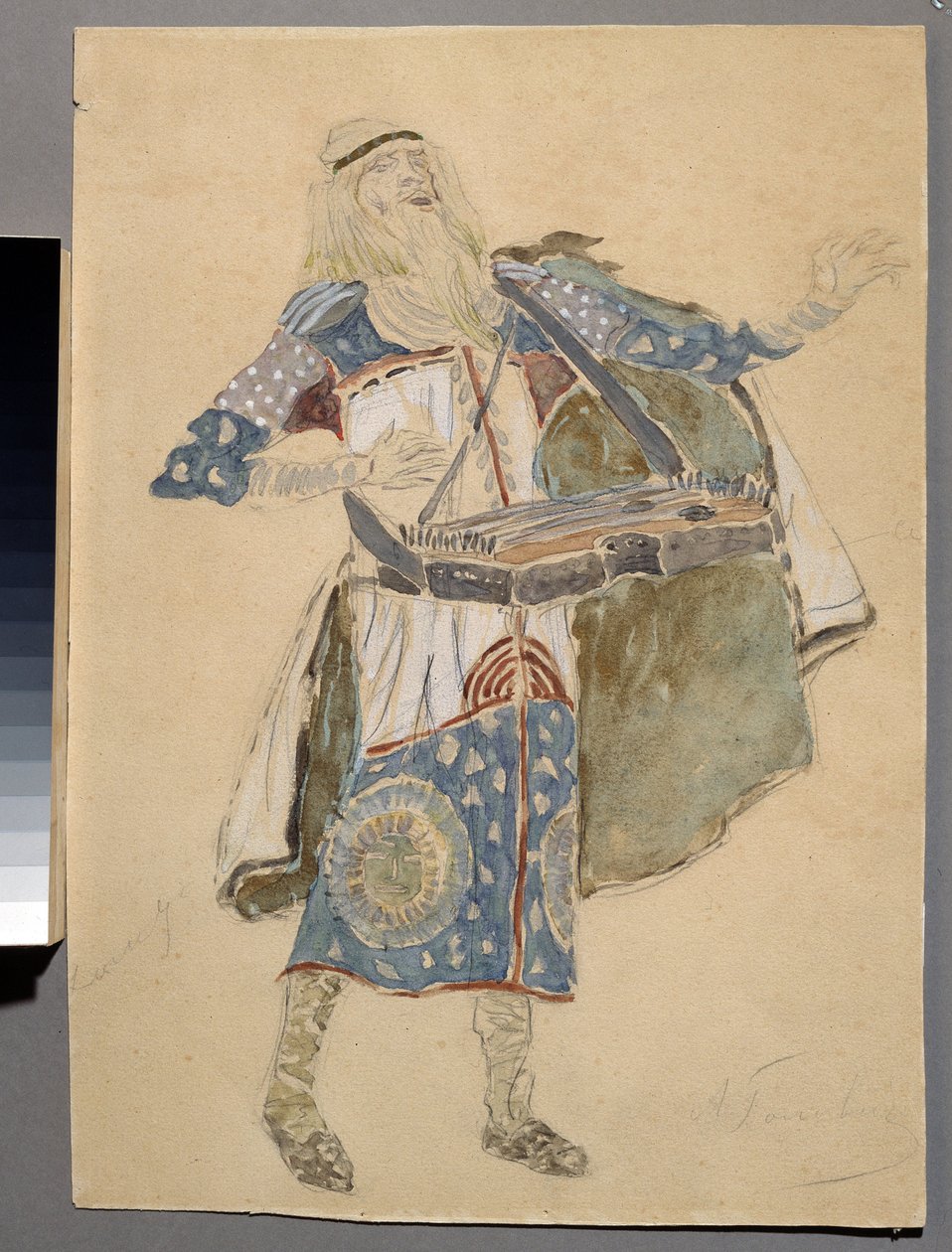 Kostymdesign för operan "Ruslan och Lyudmila" av Mikhail Igor Glinka (1804-1857) (Dräktdesign för operan Ruslan och Lyudmila av M. Glinka). En musikers kostym. Verk av Konstantin Alexeyevich Korovin (Constantin Korovin) (1861-1939), aqu. av Konstantin Alekseevich Korovin