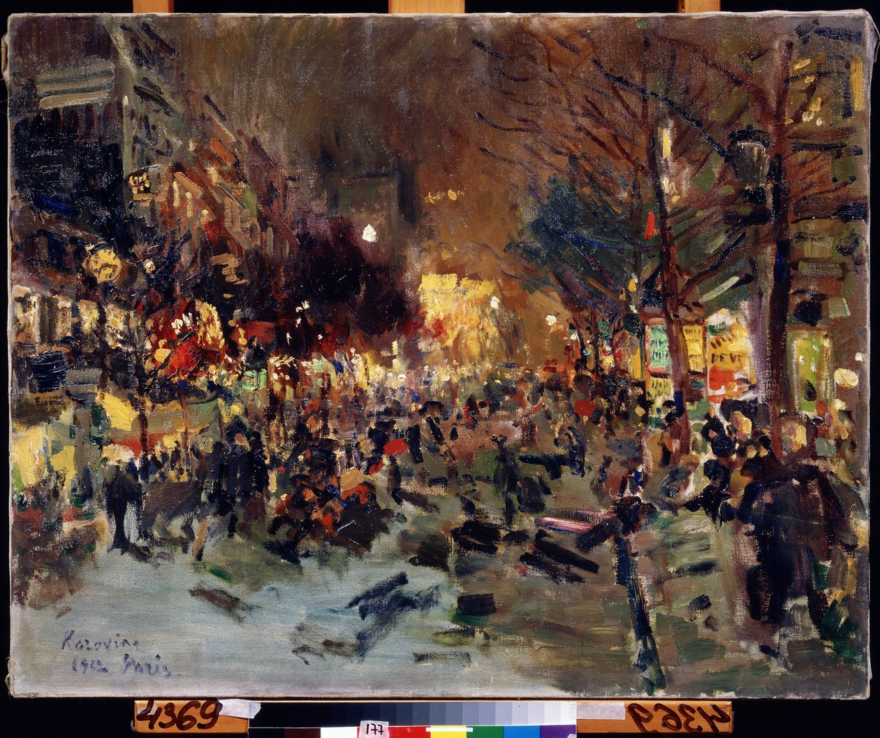 Grand Boulevard i Paris (Boulevard i Paris). Utsikt över den livliga gatan på kvällen. Du kan se Morris-kolumner till höger. Målning av Konstantin Alexeyevich Korovin (Constantin Korovin) (1861-1939), olja på duk av Konstantin Alekseevich Korovin