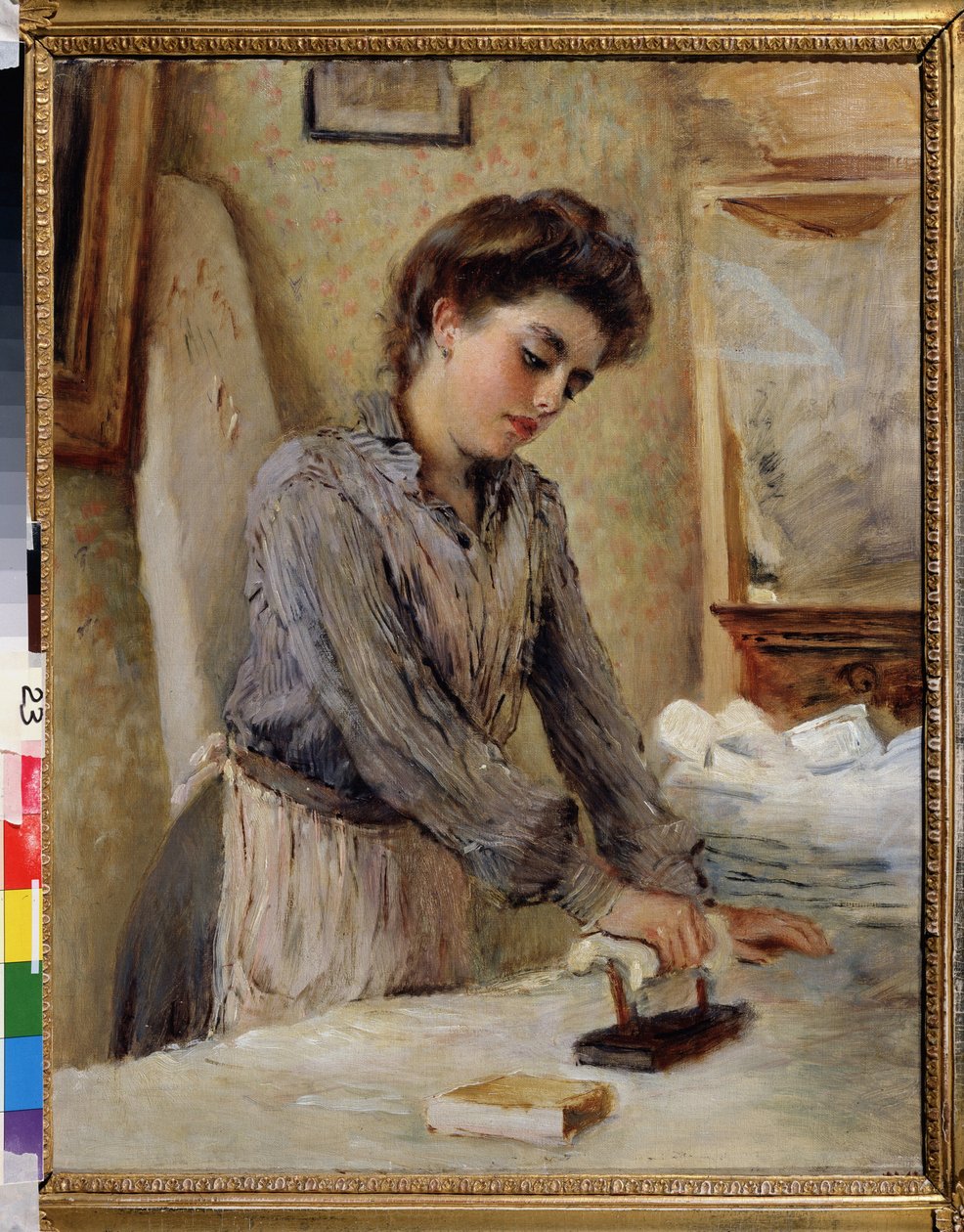 Strykjärnet - Kvinnans strykning (Woman Ironing). Målning av Konstantin Yegorovich Makovsky (Constantin Makovsky) (1839-1915), olja på duk, cirka 1900. Rysk konst sent 1800-tidigt 1900-tal. Statens friluftsmuseum, Rostov Kreml, Rostov (Ryssland) av Konstantin Egorovich Makovsky
