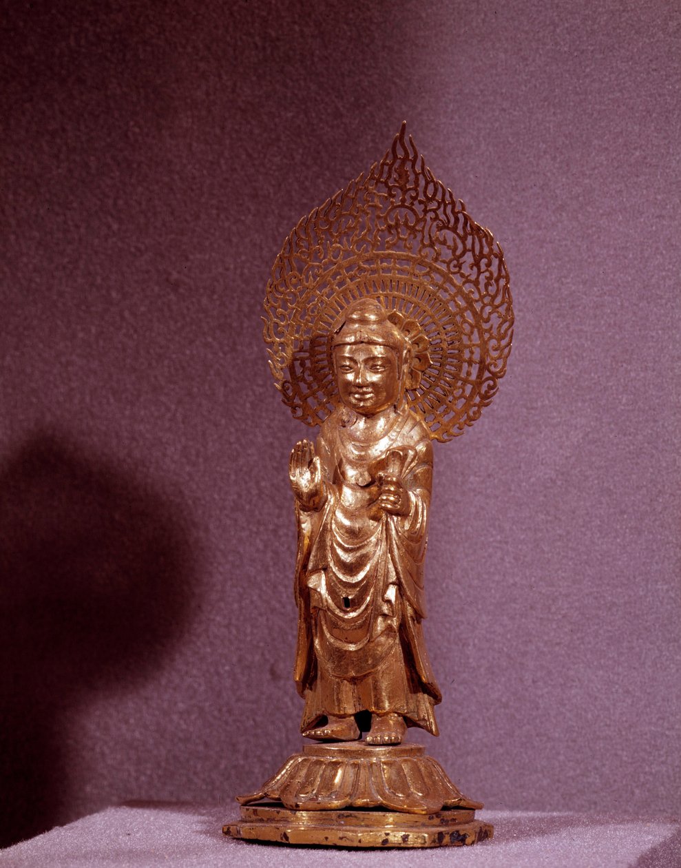 Art Coreen: representation av Buddha Amitabha, guldstatyett. Silla period. 7-8:e århundradet. Koreas nationalmuseum av Korean School