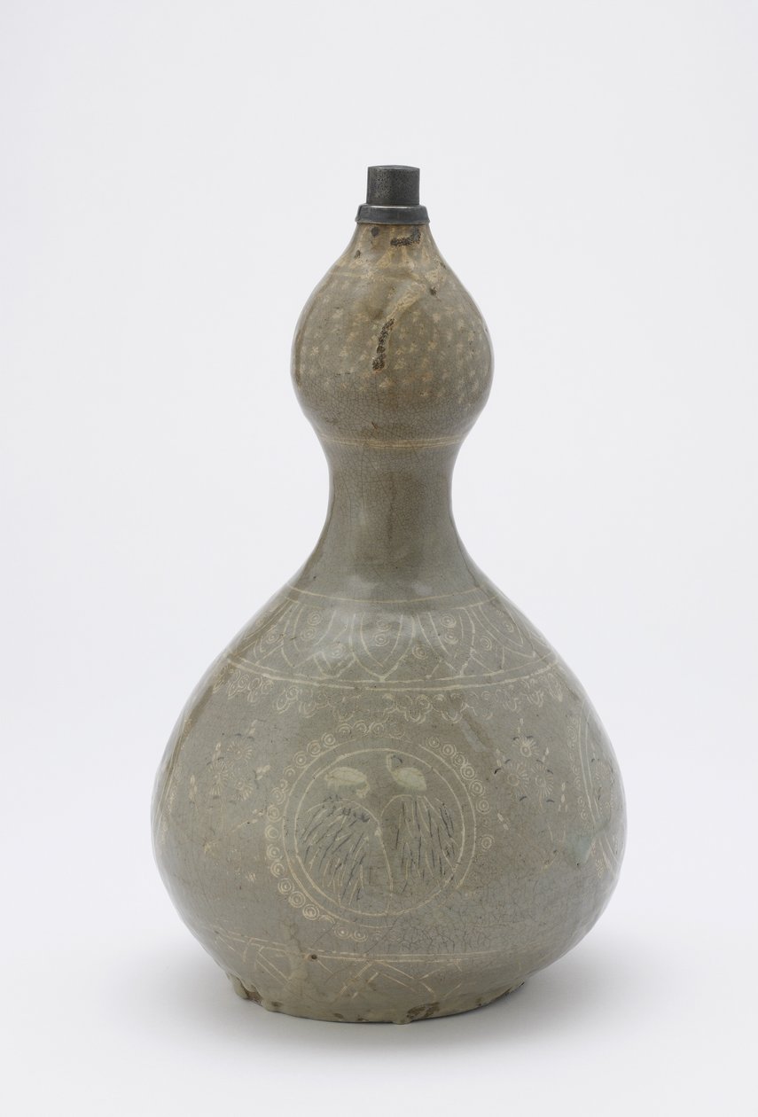 Flaska, Koryo-period, sent 1200-tal (stengods med vita och svarta slipsar inlagda under celadonglasyr) av Korean School