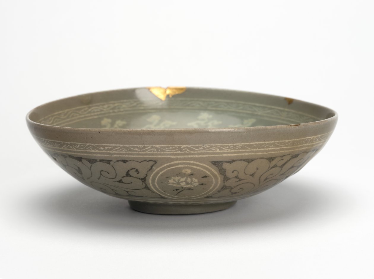 Skål med tranor och moln, ca 1150-1200 (celadonglaserat stengods) av Korean School