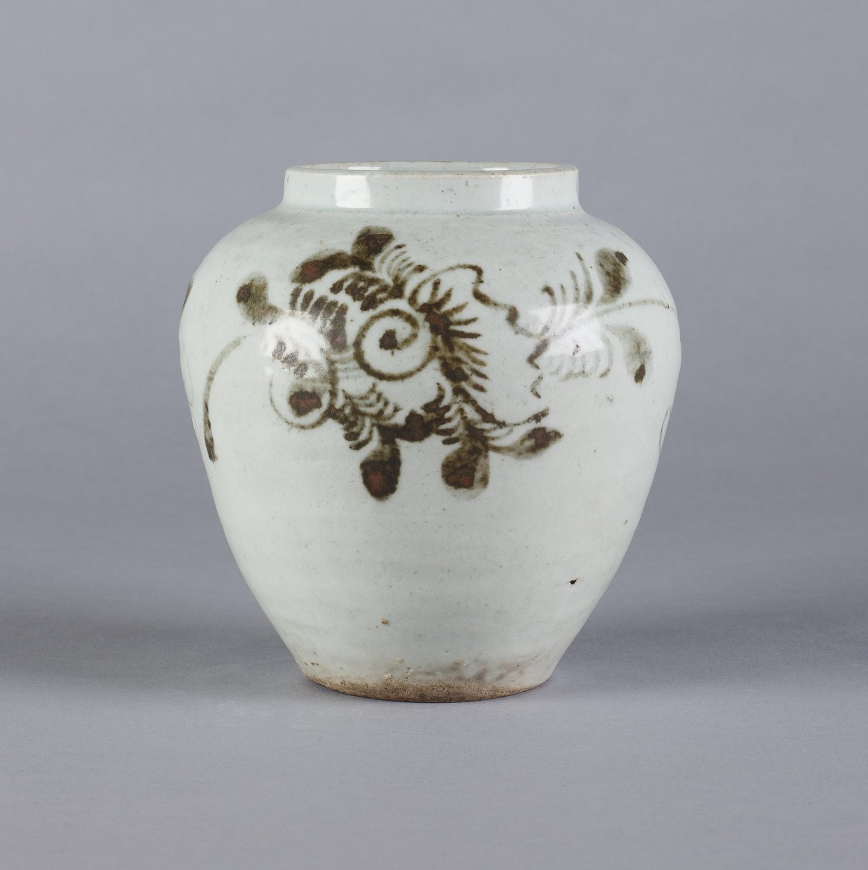 Burk med blommönster, Yi-dynastin, 1392-1910 (keramik) av Korean School