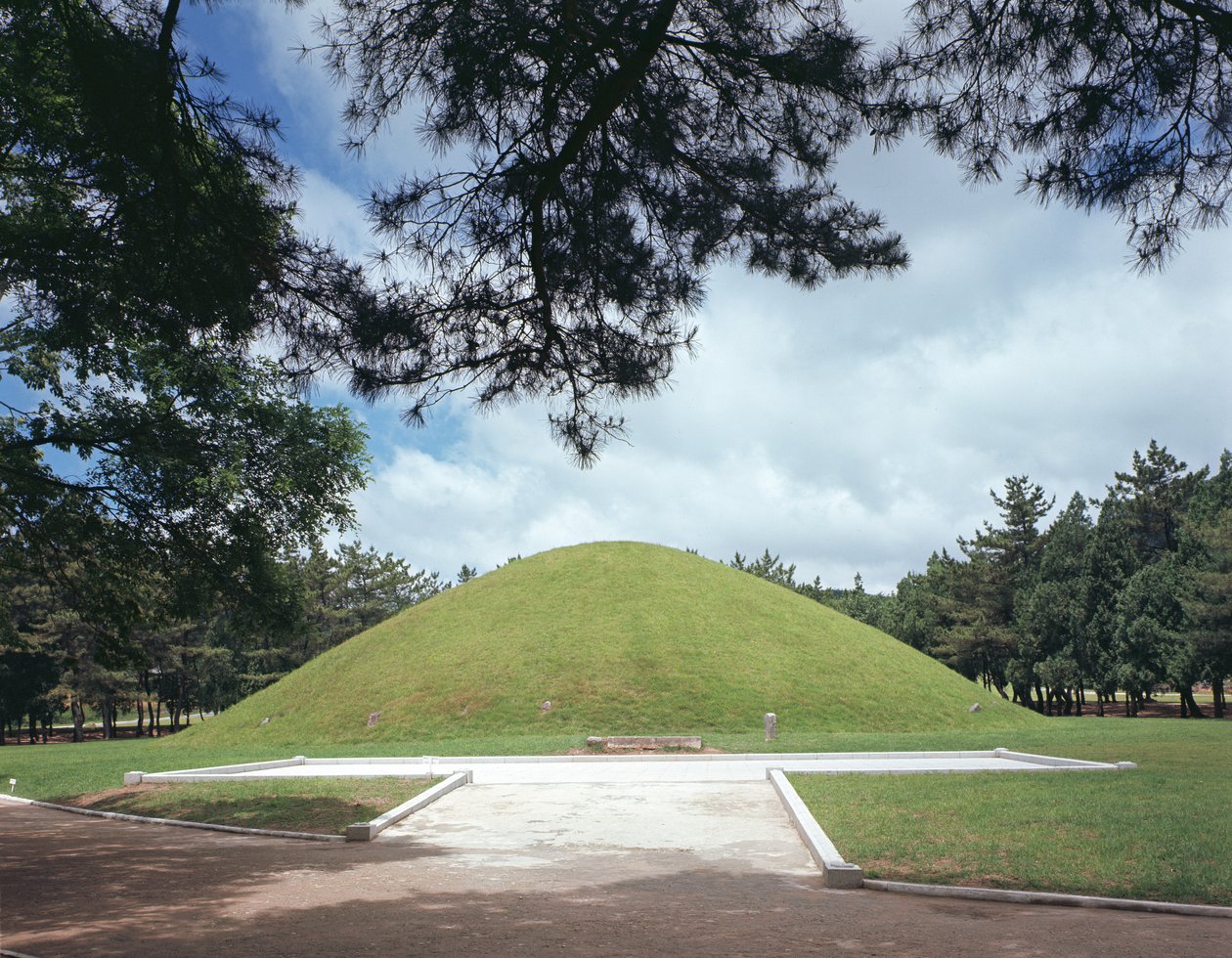 Tumulus av kung Muryong av Korean School