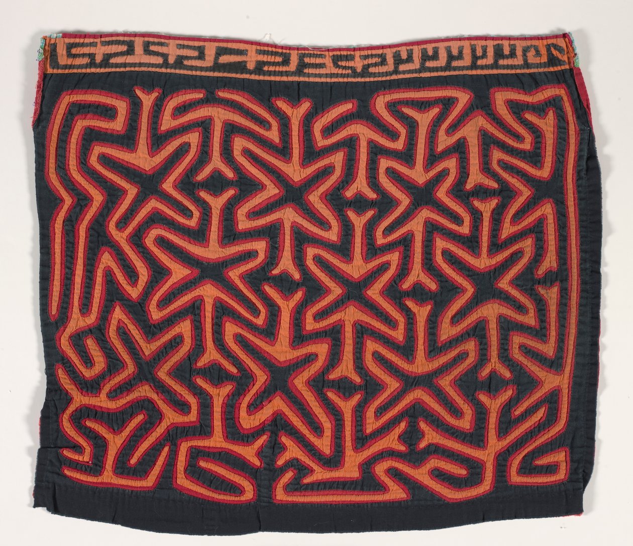Skjortpanel (mola), ca 1950 (applicerad bomull) av Kuna Indian Culture