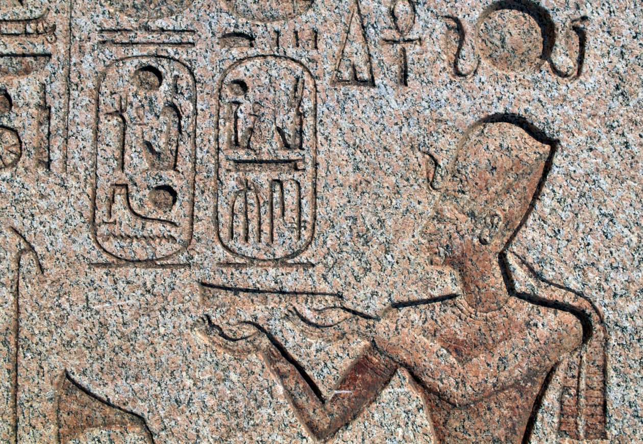 Obelisk med reliefer och inskriptioner av Ramses II, Amuns stora tempel, Tanis, Egypten, egyptisk civilisation, Nya kungariket, dynasti XIX av Amadeo (after) Modigliani
