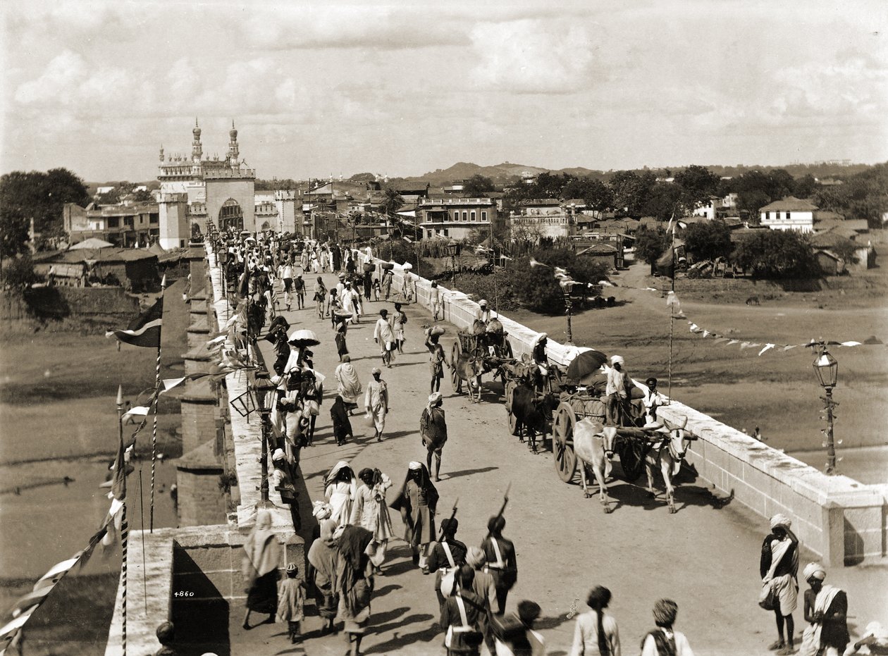 Fotografi av infartsbron till staden Hyderabad av Lala Deen Dayal