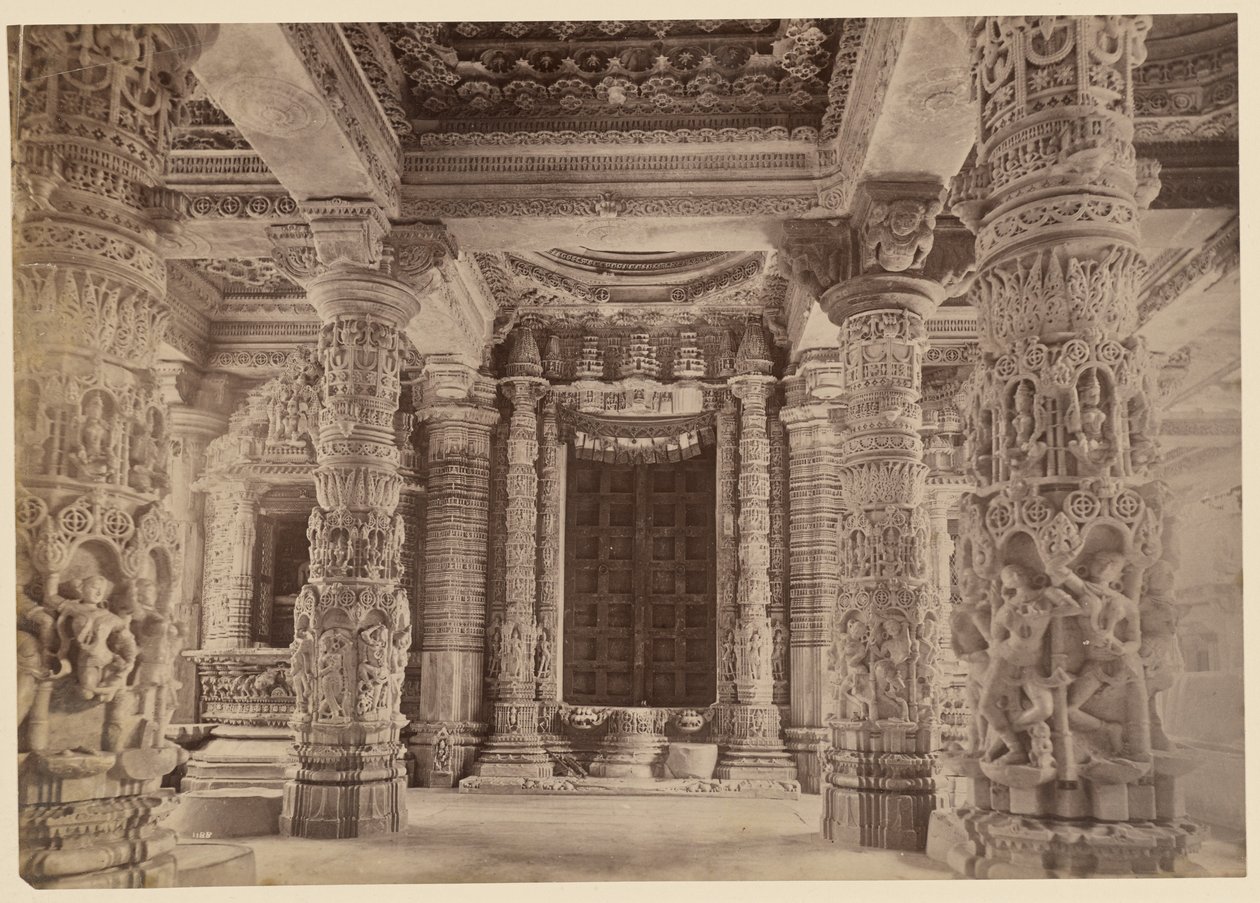 Dörröppning och övre pelare, Delwara-templet, Mount Abu av Lala Deen Dayal