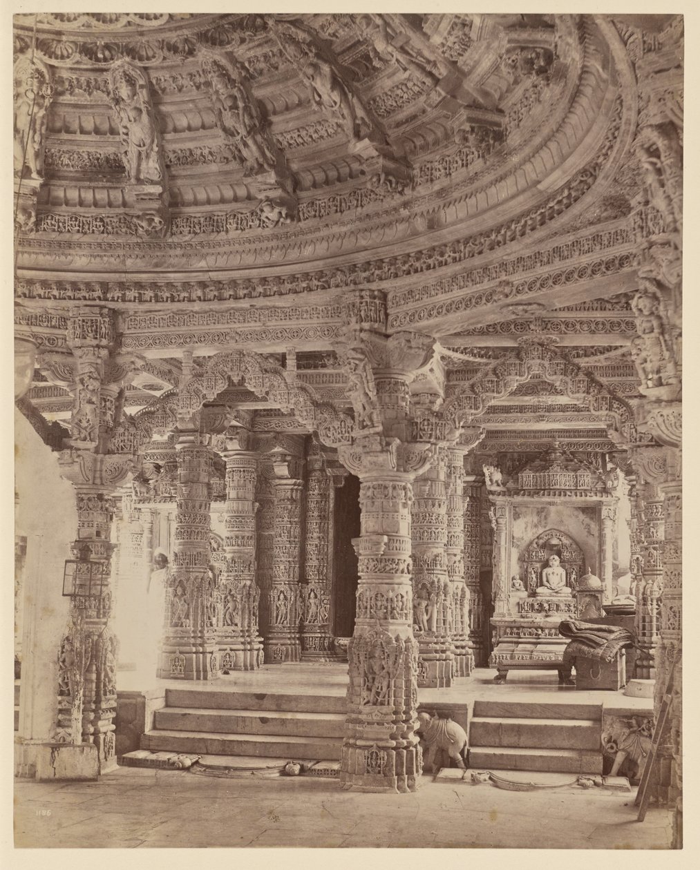 Delwara-templets interiör med pelare och takkupol, Mount Abu av Lala Deen Dayal