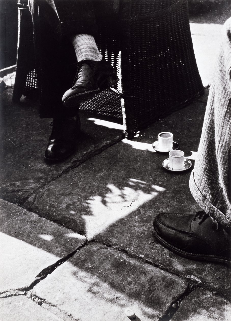 Vid kaffe (vintage gelatinsilverfotografi) av Laszlo Moholy Nagy