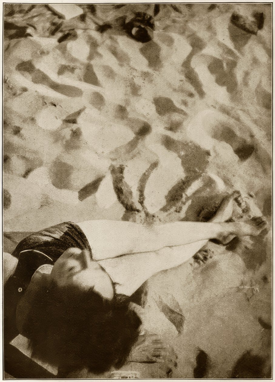 June Sun / Du kan titta på den här bilden från alla sidor av Laszlo Moholy Nagy