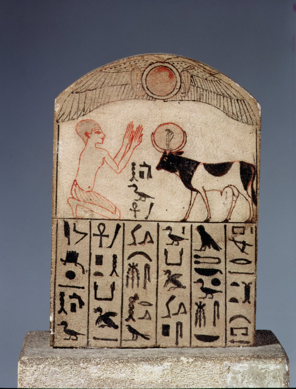 Stela till Apis-tjurens ära (målad kalksten) av Late Period Egyptian