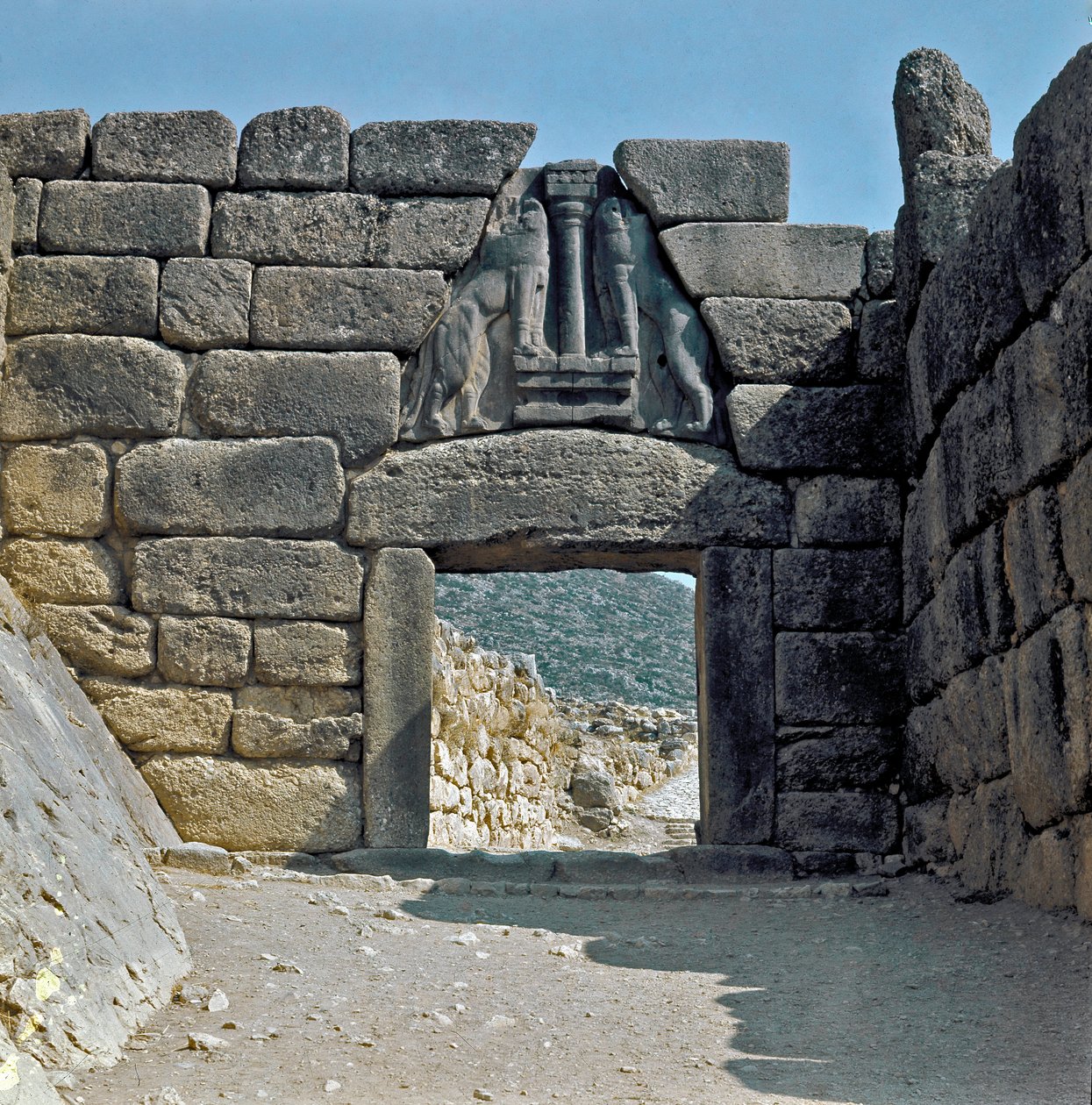 The Gate of the Lions: platsen för den antika staden Mykenes, på Peloponnesos (1500-1100 f.Kr.) Grekland av Late Helladic Period Mycenaean