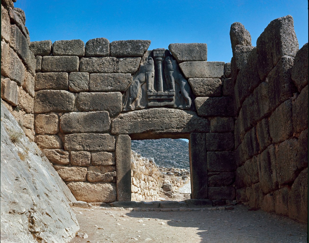 The Gate of the Lions: platsen för den antika staden Mykenes, på Peloponnesos (1500-1100 f.Kr.) Grekland av Late Helladic Period Mycenaean