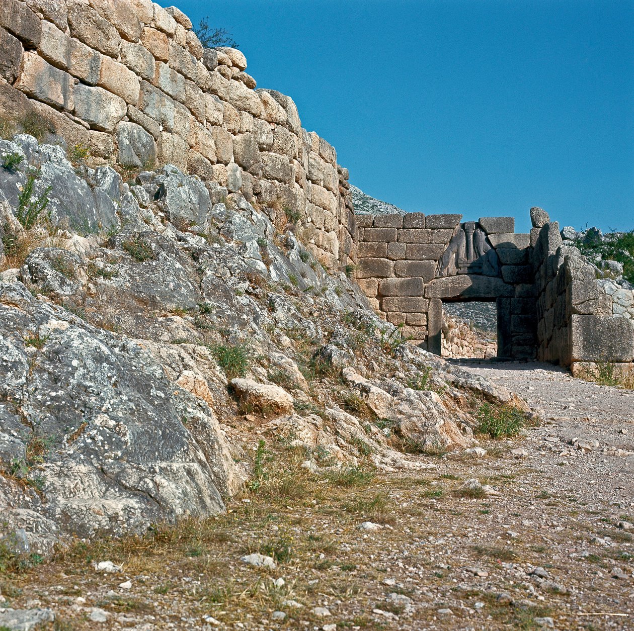 The Gate of the Lions: platsen för den antika staden Mykenes, på Peloponnesos (1500-1100 f.Kr.) Grekland av Late Helladic Period Mycenaean