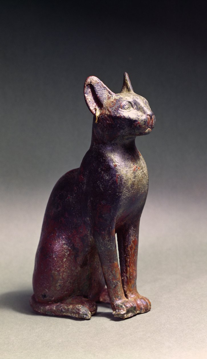Statyett av en katt med guldörhängen, den heliga representationen av gudinnan Bastet, c.664-630BC (brons) av Late Period Egyptian