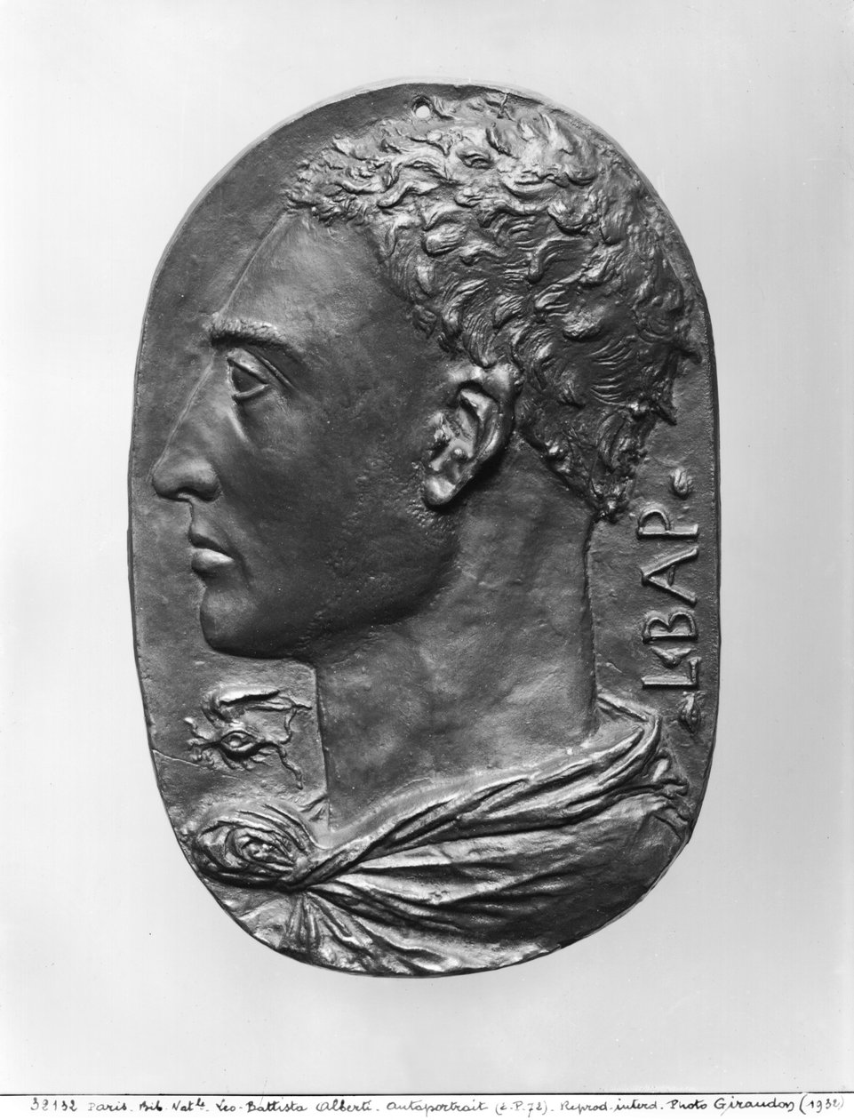 Medaljong självporträtt (brons) av Leon Battista Alberti