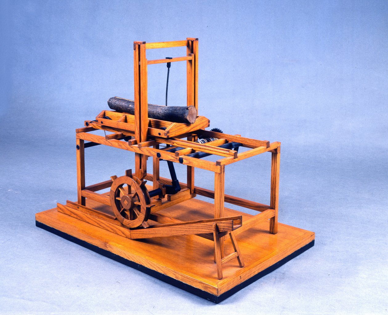 Trämodell (modell) av hydraulsåg som drivs av kugghjul och vatten. Gjord efter teckning av Leonardo da Vinci (Leonard de Vinci) (1452-1519) Museum of Science and Technology, Milano. av Leonardo da (after) Vinci