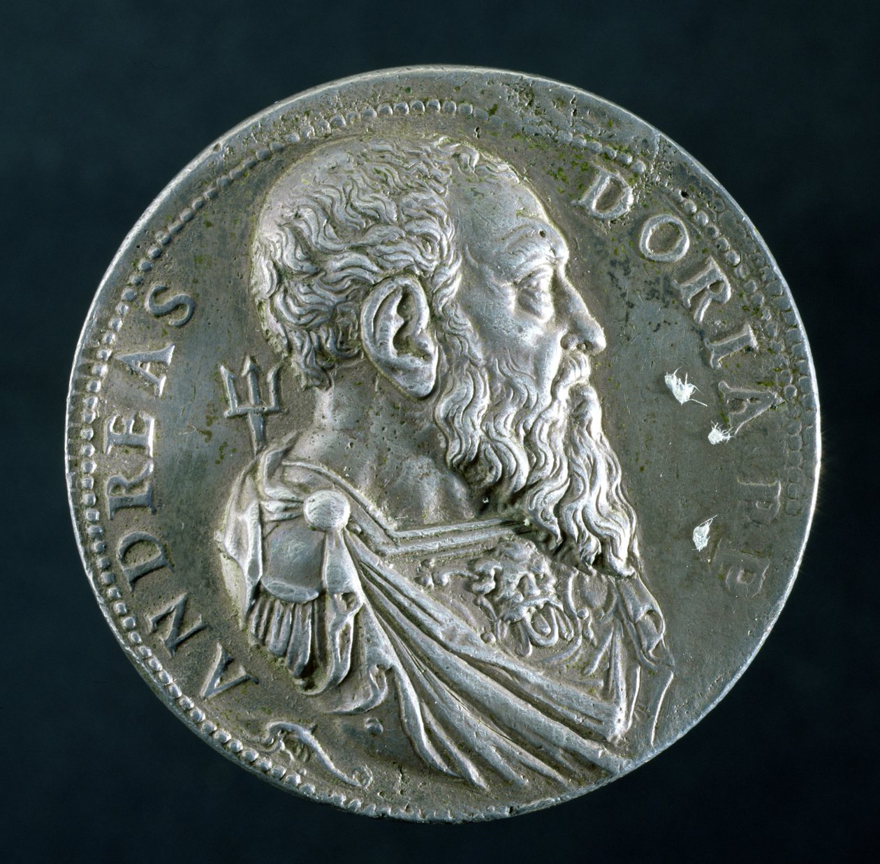 Porträttmedaljong av Andrea Doria (1466-1560) (framsidan), ca 1541 (silver) (se 122338 för baksidan) av Leone Leoni