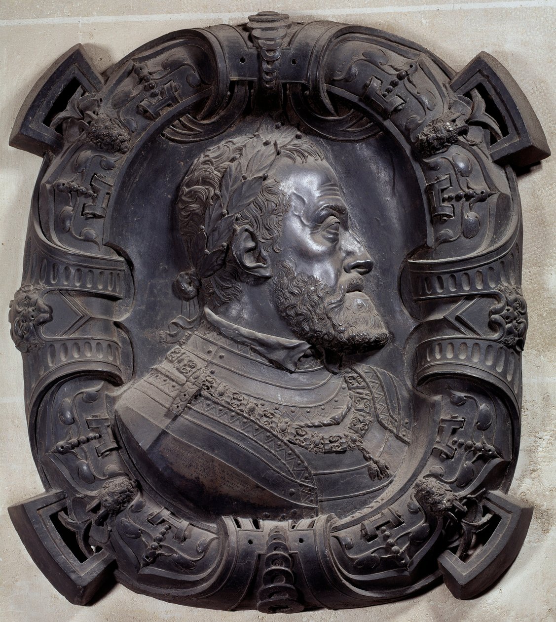 Profilporträtt av kejsar Karl V (1500-1558)”” Relief i skulpterad brons av Leone Leoni (1509-1590). Paris, Louvren av Leone Leoni