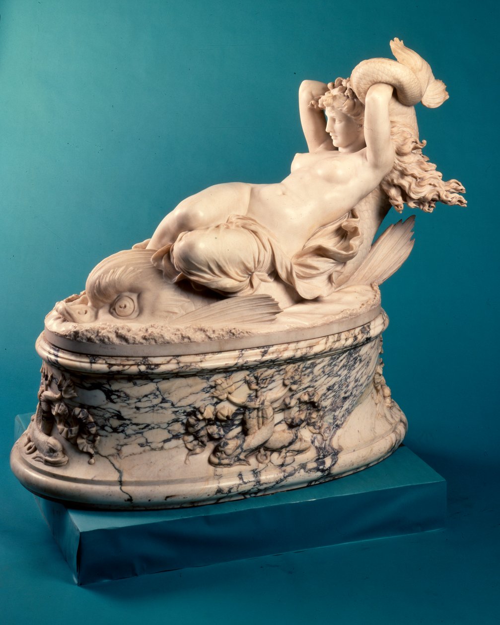 Galatea rider på en delfin, ca 1880 av Leopoldo Ansiglione