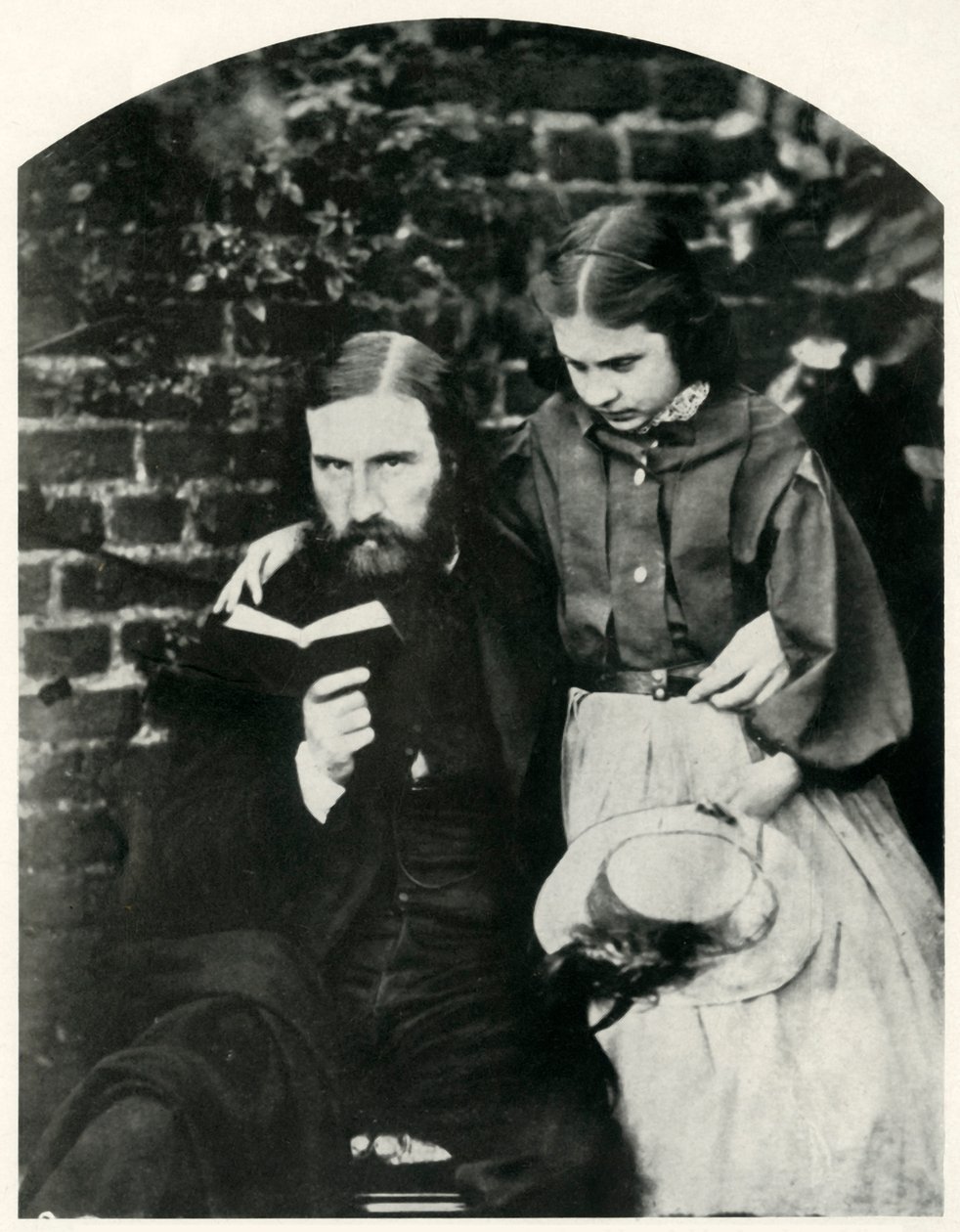 George Macdonald och hans dotter Lilia Scott MacDonald, c1863, 1948. av Lewis Carroll