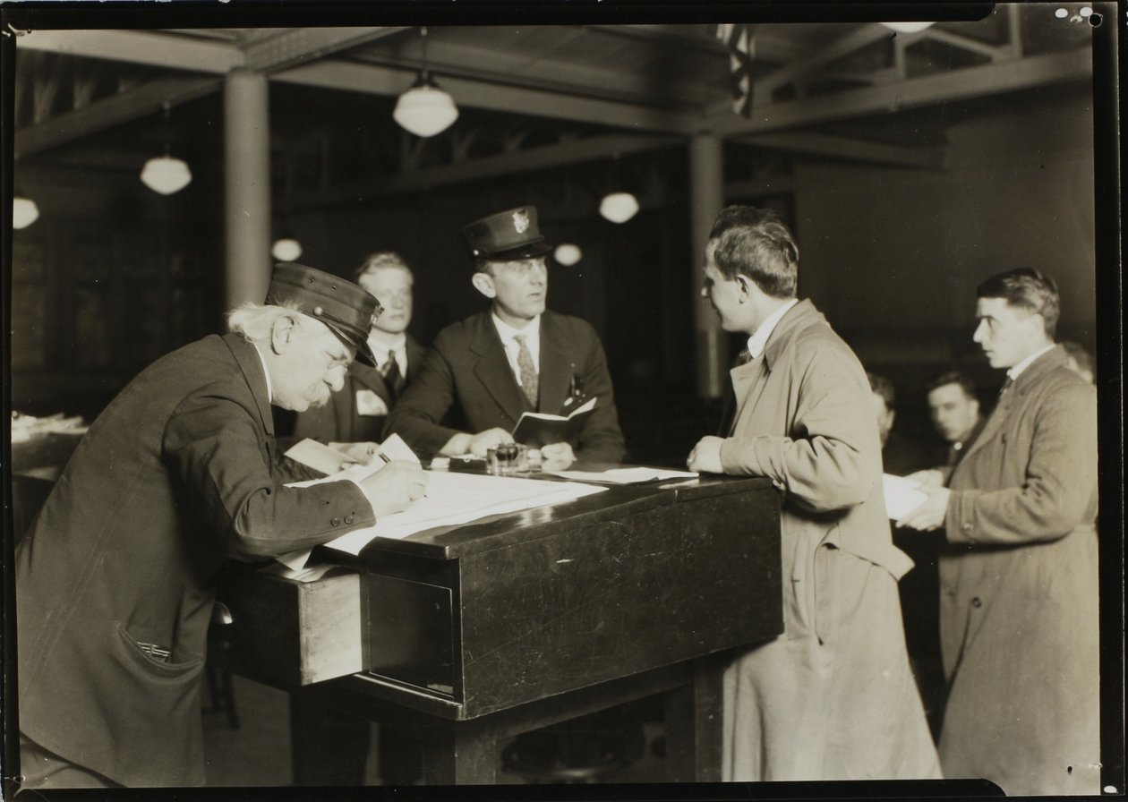 En närbild på Ellis Island av Lewis Wickes Hine
