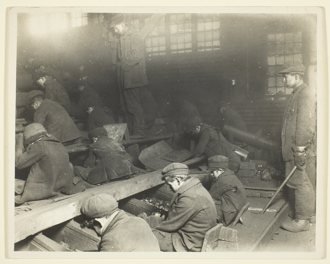 En vy över arbetare i Ewen Breaker från Pennsylvania Coal Company av Lewis Wickes Hine