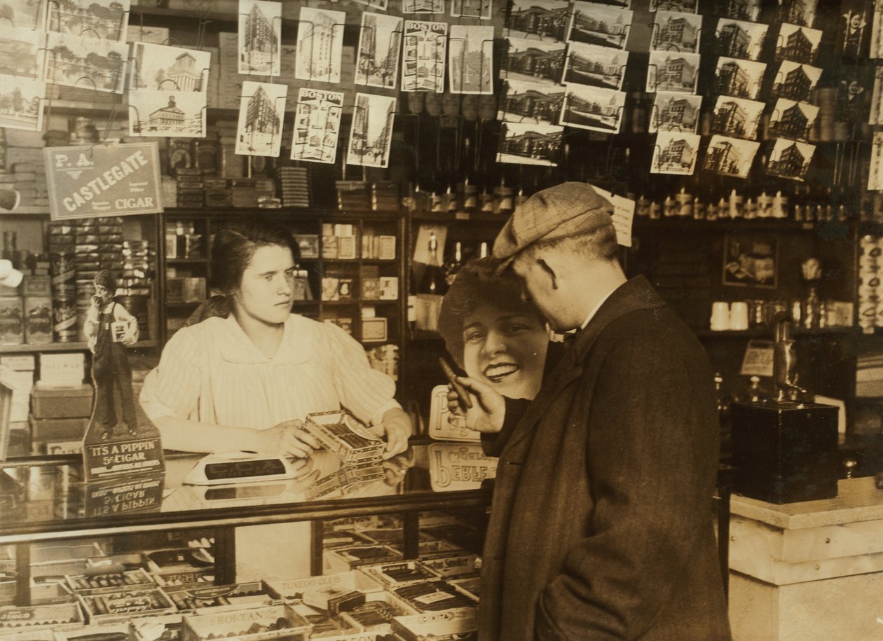 En fjortonårig försäljare i en cigarrbutik i Boston, Massachusetts av Lewis Wickes Hine