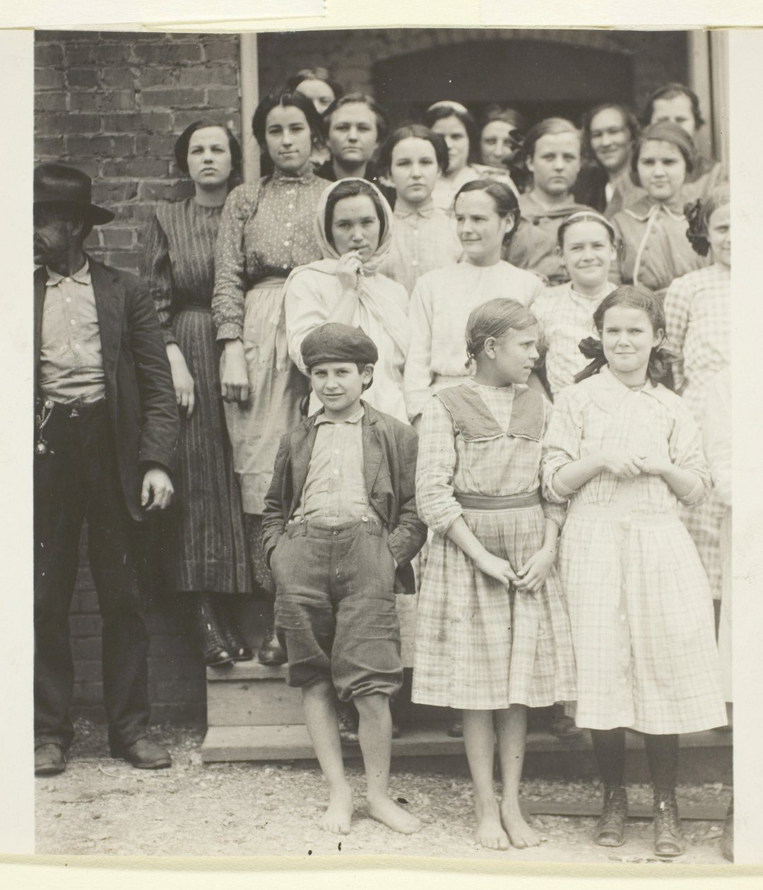 Alla är arbetare vid Walker County Hosiery Mills, Lafayette, Georgia av Lewis Wickes Hine