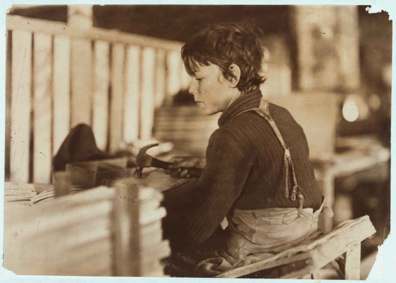 Pojke som tillverkar korgar för meloner i Evansville, Indiana, 1908 av Lewis Wickes Hine
