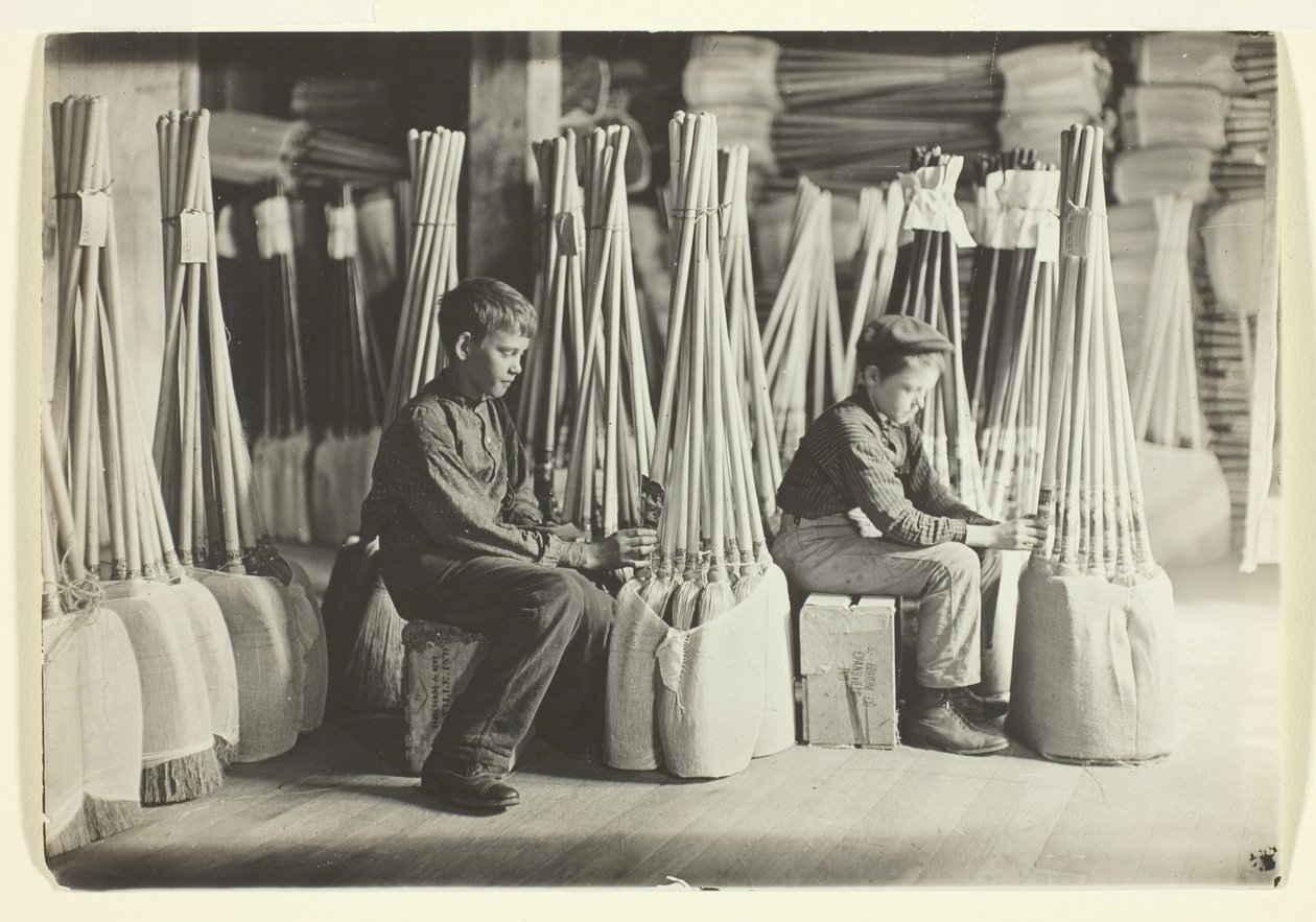 Pojkar i packrummet, Brown Mfg. Company, Evansville, Ind. av Lewis Wickes Hine